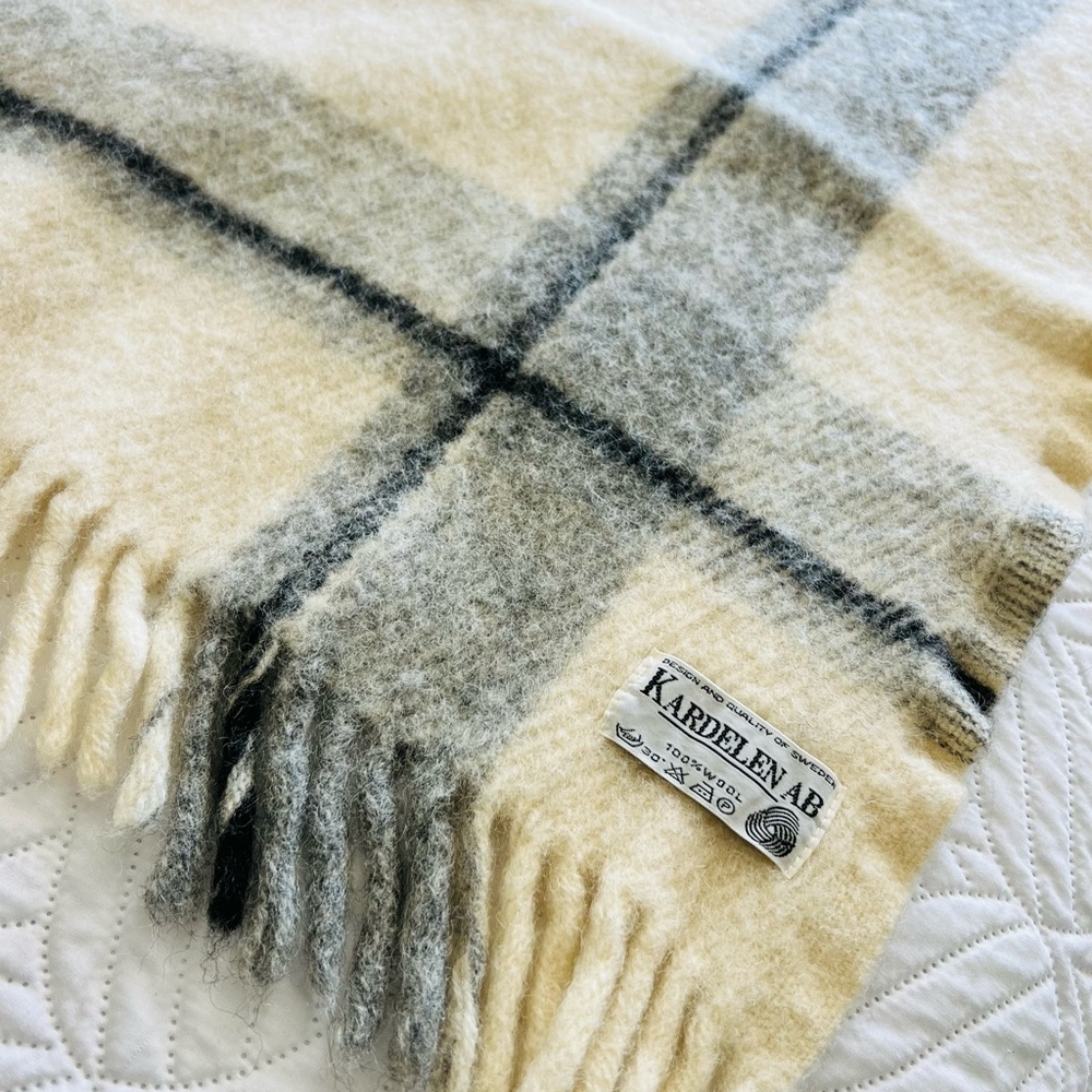 RARE Kardelen AB Sweden 100% Wool‎ Cream, Grey Black Plaid Cottage Throw Blanket - Picture 2 of 10